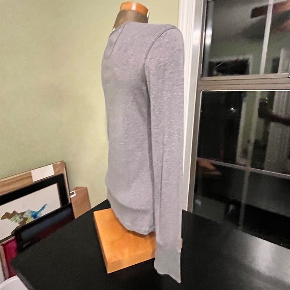 Gap Favorite Gray Long-Sleeve tee - Size Medium - Picture 6 of 12